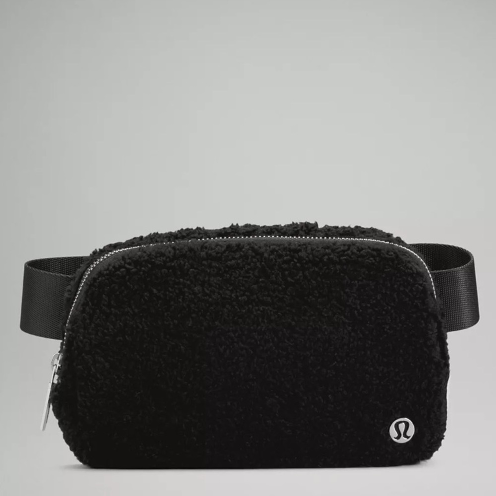 Lululemon everywhere belt bag